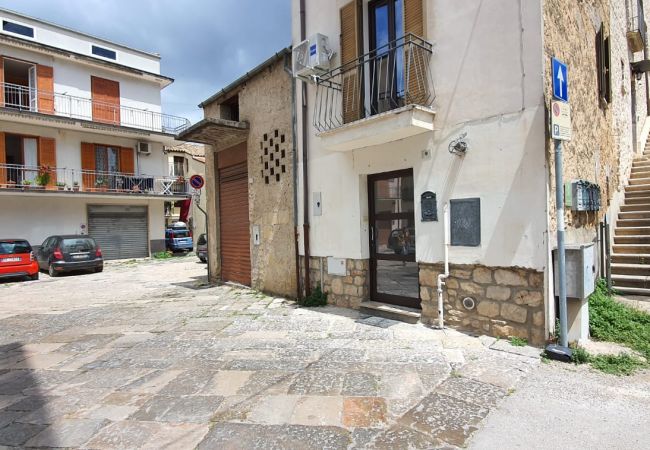 Rent by room in Fondi - 09 - Casa Dina - Chanel Rent by room in Fondi - 09 - Casa Dina - Chanel