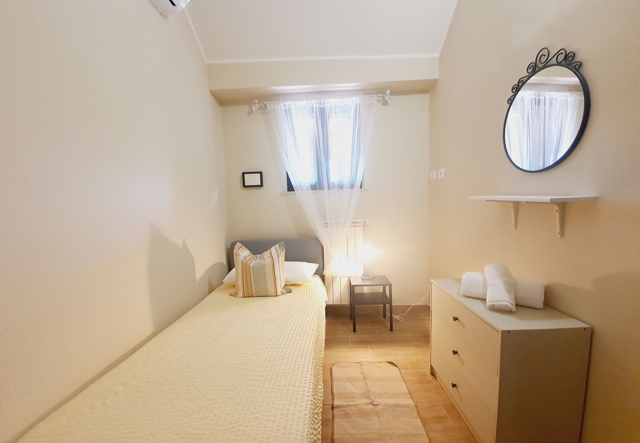 Rent by room in Fondi - 27 - Villa Regina - ALMA