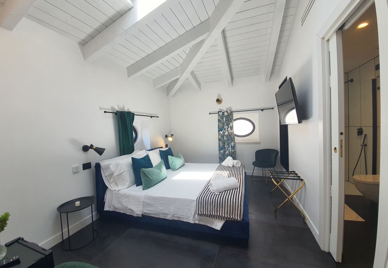 Rent by room in Fondi - 32 - Belu ROOM 03