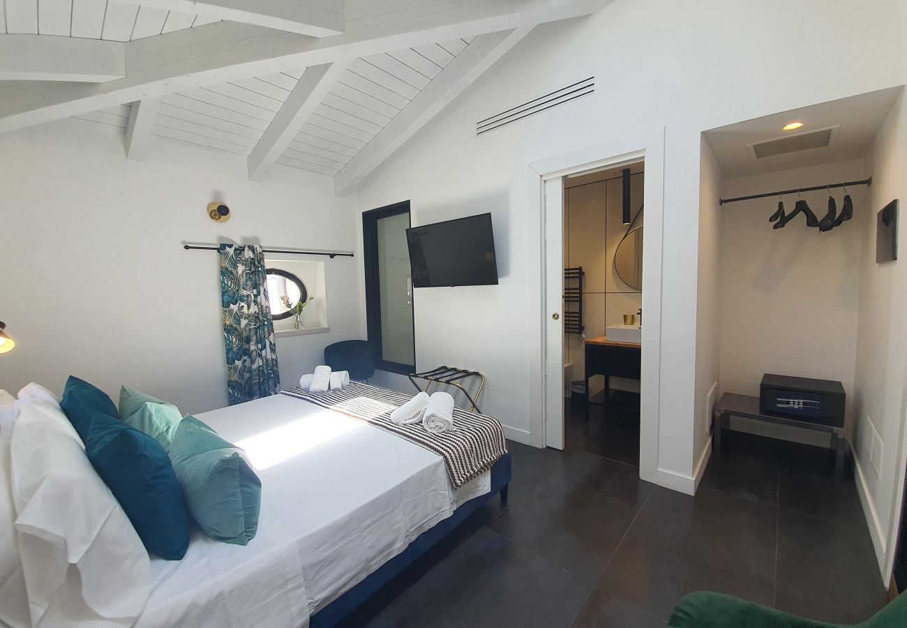 Rent by room in Fondi - 32 - Belu ROOM 03