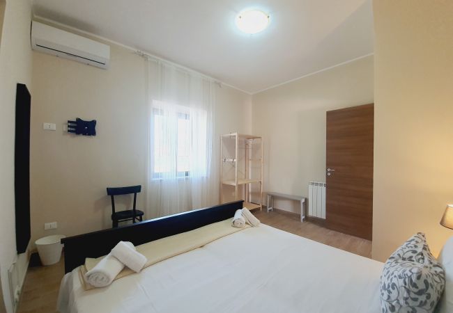 Rent by room на Fondi - 26 - Villa Regina - IRIS