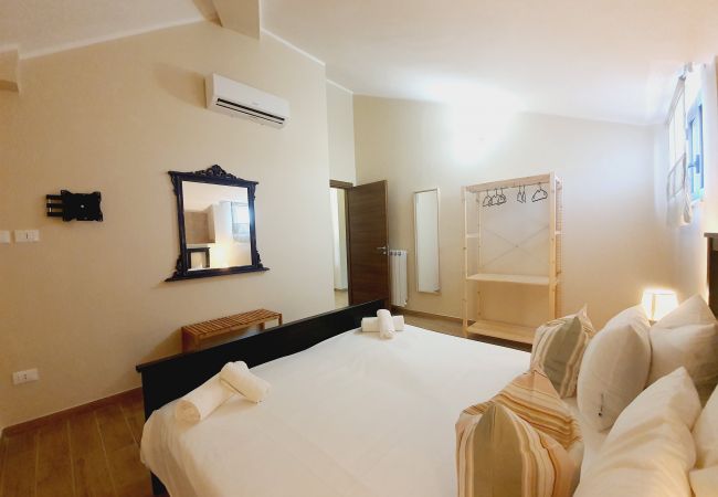 Rent by room на Fondi - 27 - Villa Regina - ALMA