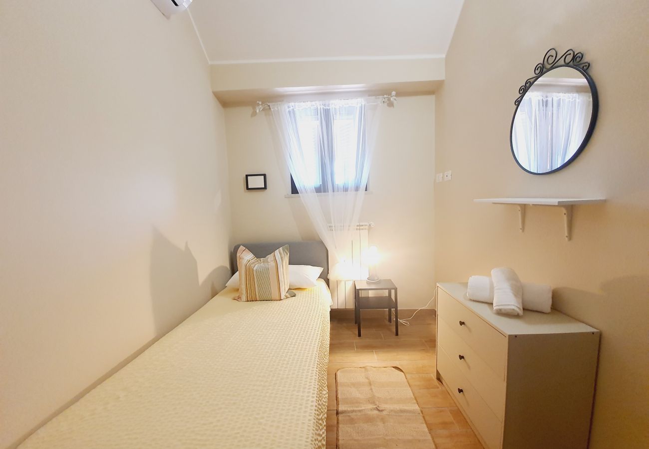 Rent by room на Fondi - 27 - Villa Regina - ALMA